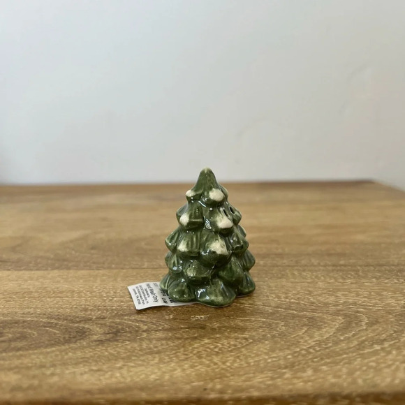 Tree Mini Salt Shaker Cracker Barrel NWT - Picture 2 of 5